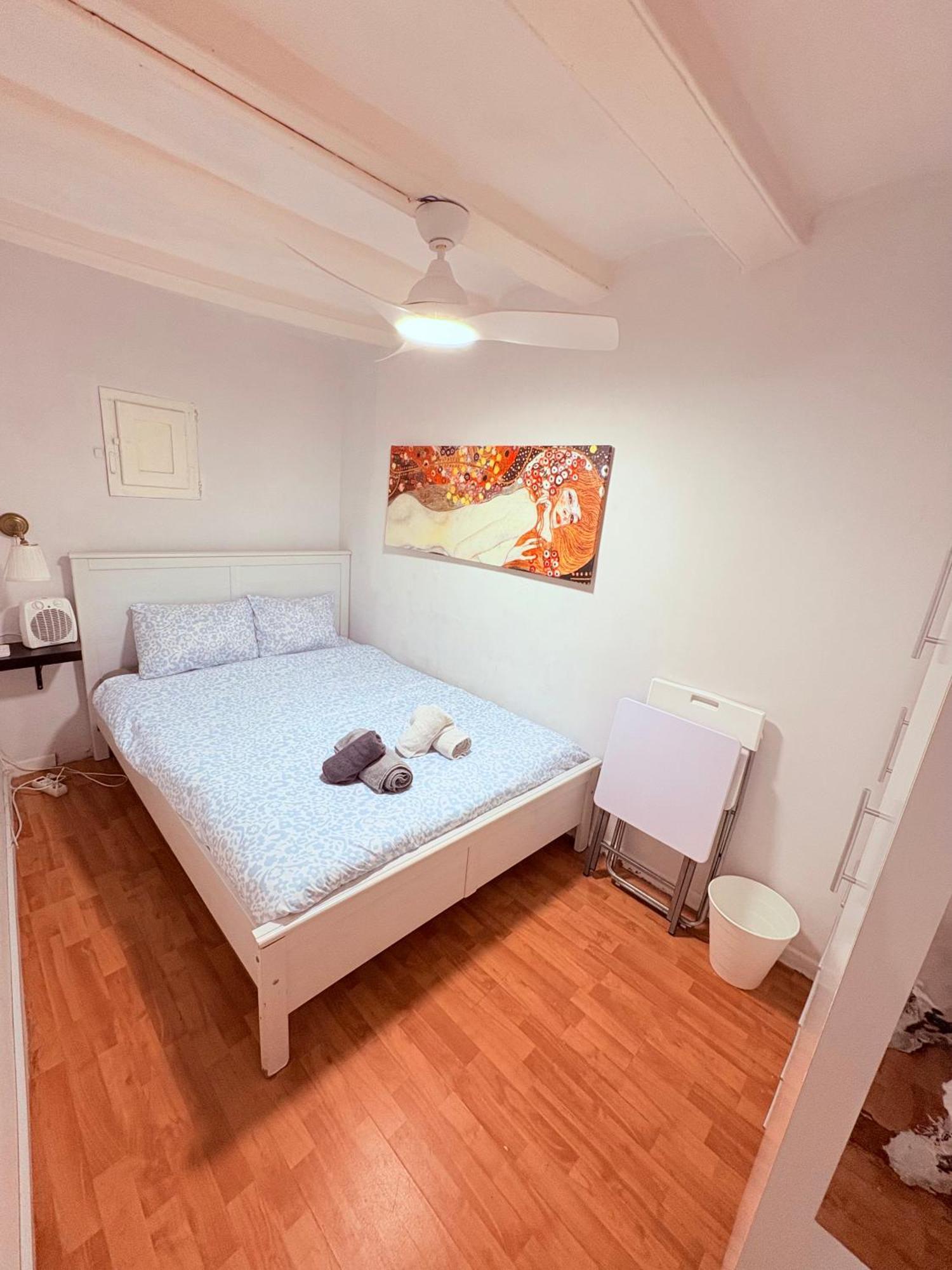 Stunning Flat For 6 People 3 Blocks From The Beach Plus Welcome Breakfast Barcelona Buitenkant foto