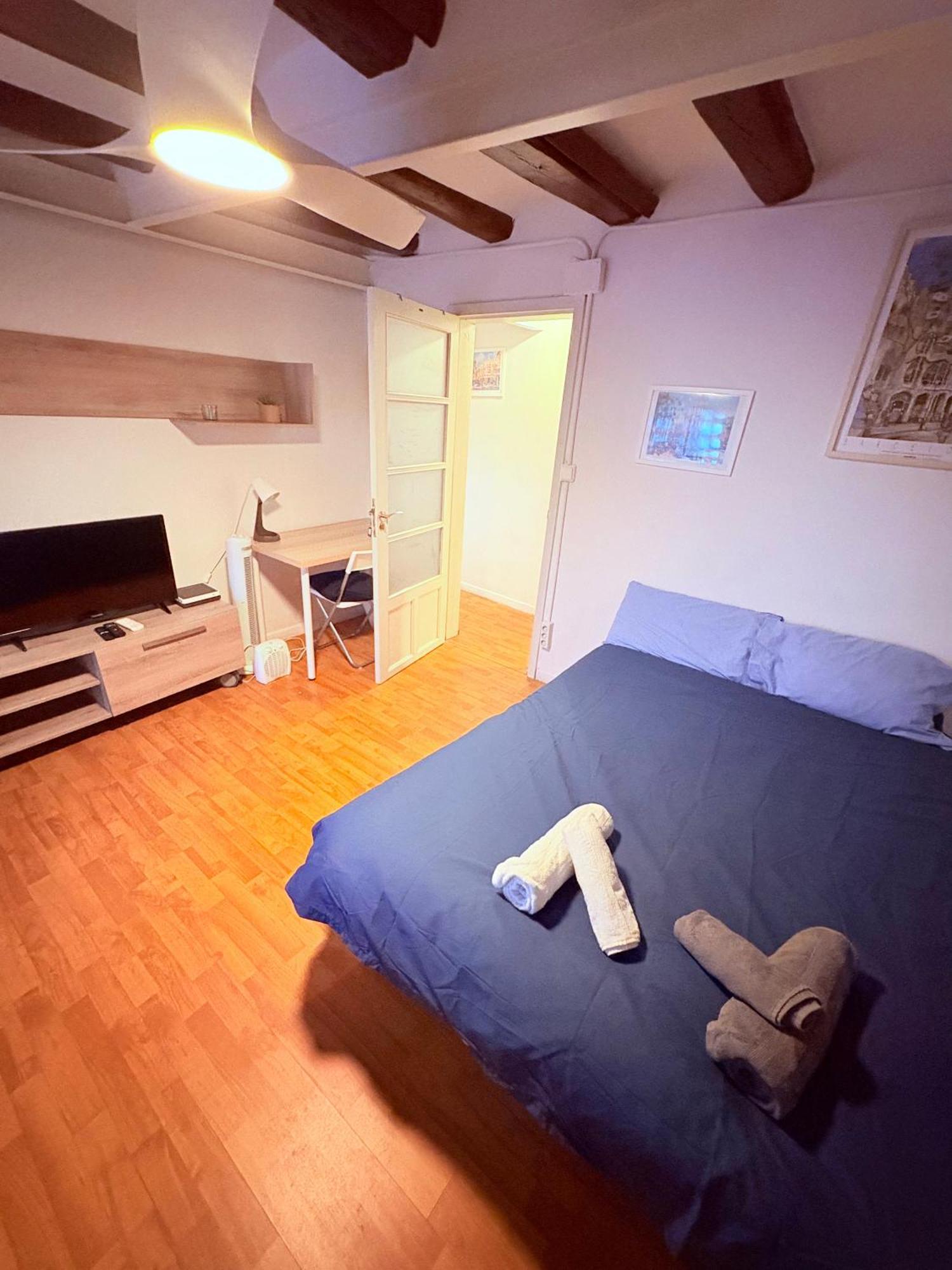 Stunning Flat For 6 People 3 Blocks From The Beach Plus Welcome Breakfast Barcelona Buitenkant foto