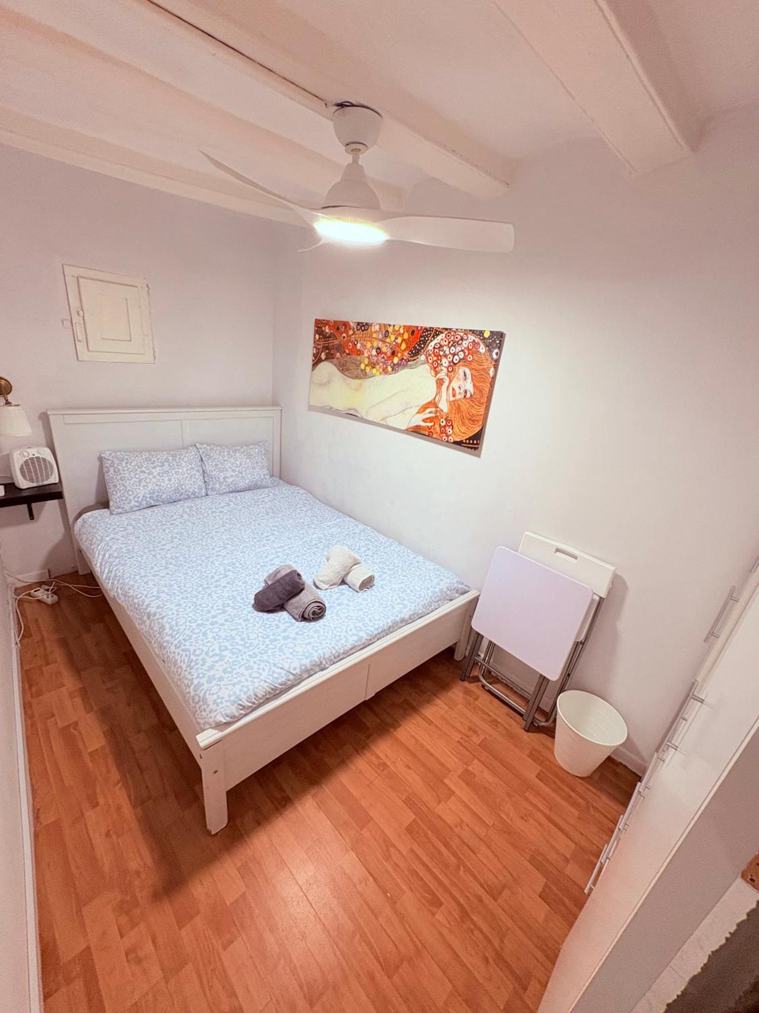 Stunning Flat For 6 People 3 Blocks From The Beach Plus Welcome Breakfast Barcelona Buitenkant foto