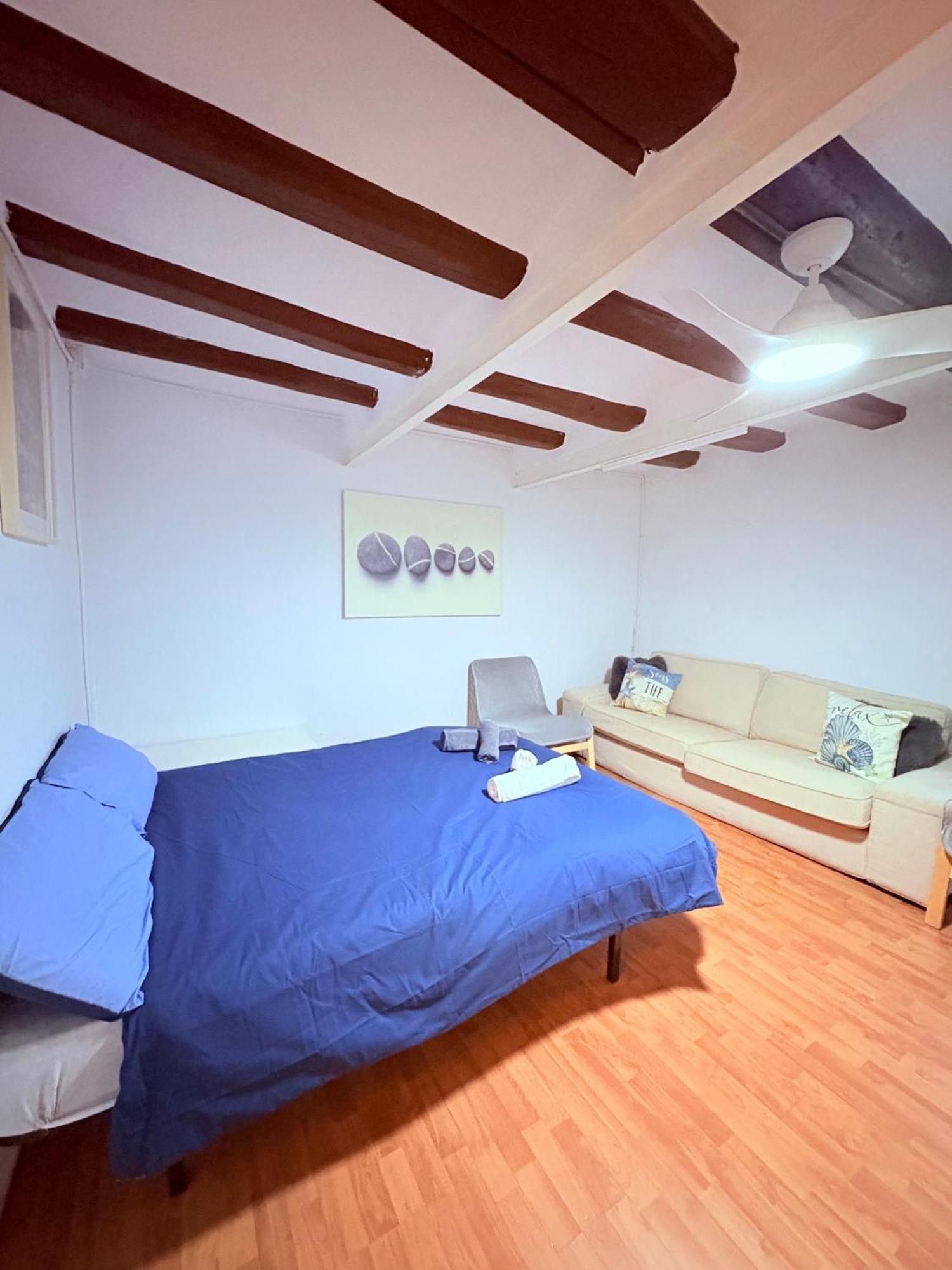 Stunning Flat For 6 People 3 Blocks From The Beach Plus Welcome Breakfast Barcelona Buitenkant foto