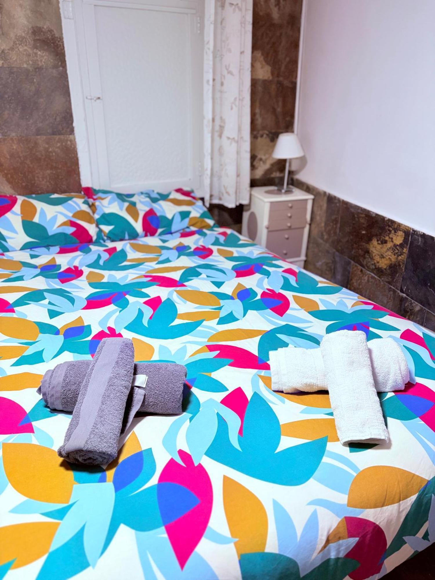 Stunning Flat For 6 People 3 Blocks From The Beach Plus Welcome Breakfast Barcelona Buitenkant foto