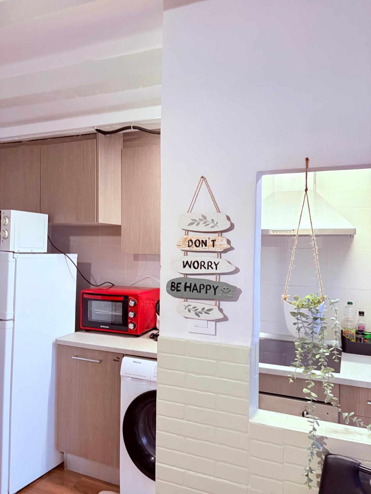 Stunning Flat For 6 People 3 Blocks From The Beach Plus Welcome Breakfast Barcelona Buitenkant foto