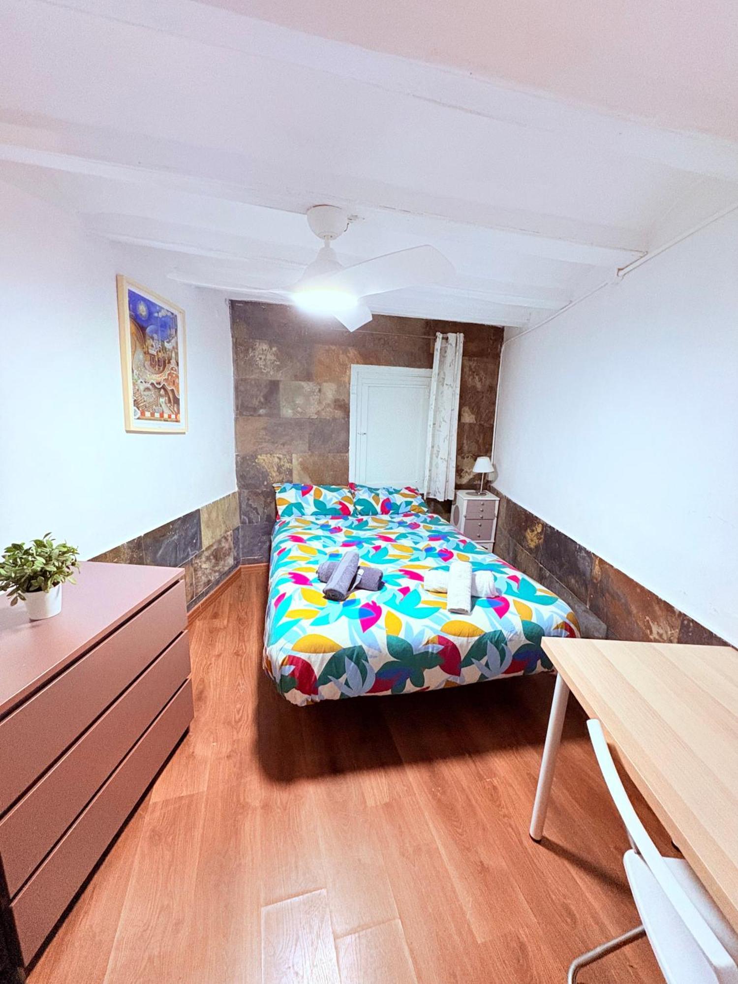 Stunning Flat For 6 People 3 Blocks From The Beach Plus Welcome Breakfast Barcelona Buitenkant foto