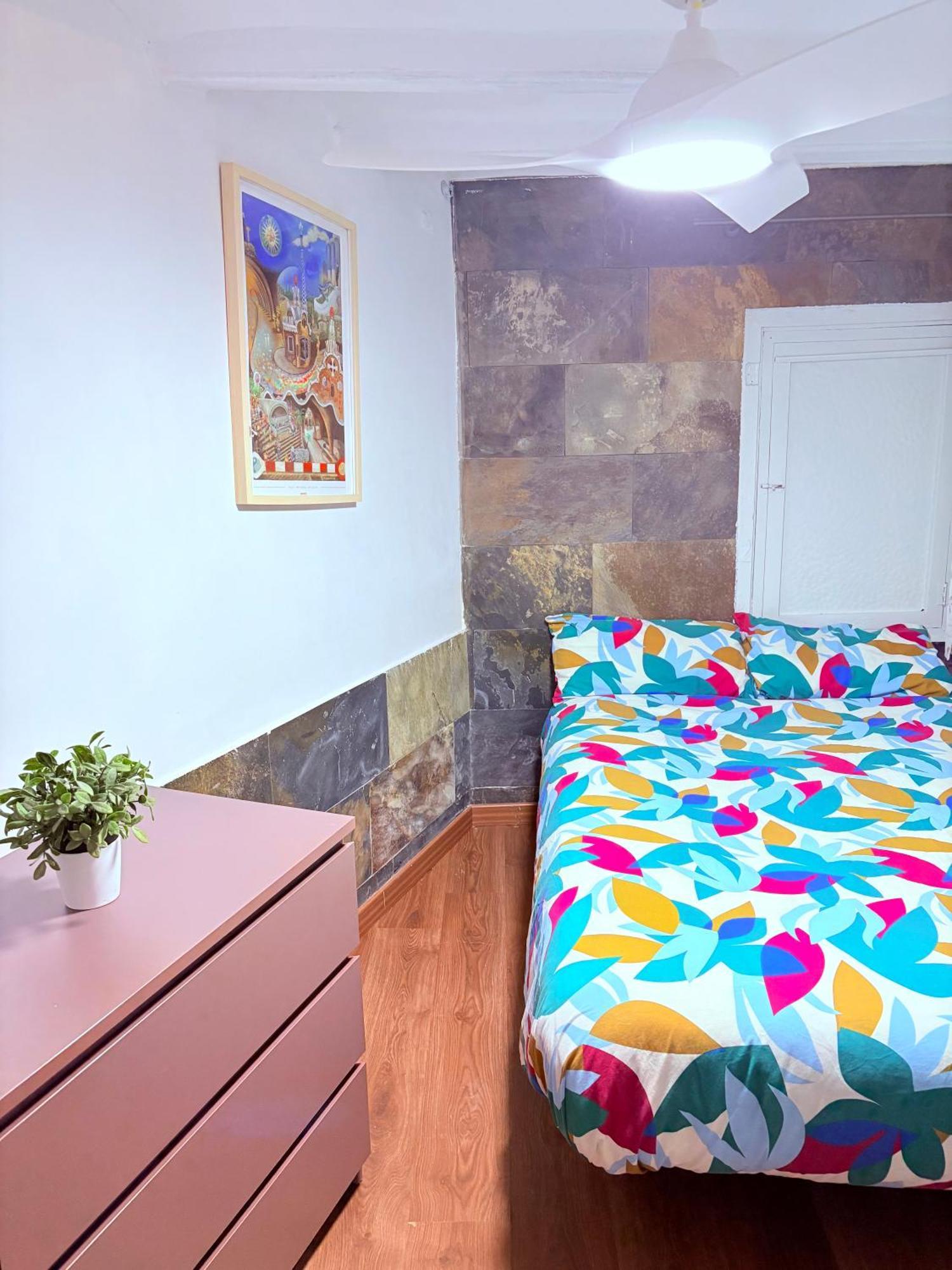 Stunning Flat For 6 People 3 Blocks From The Beach Plus Welcome Breakfast Barcelona Buitenkant foto