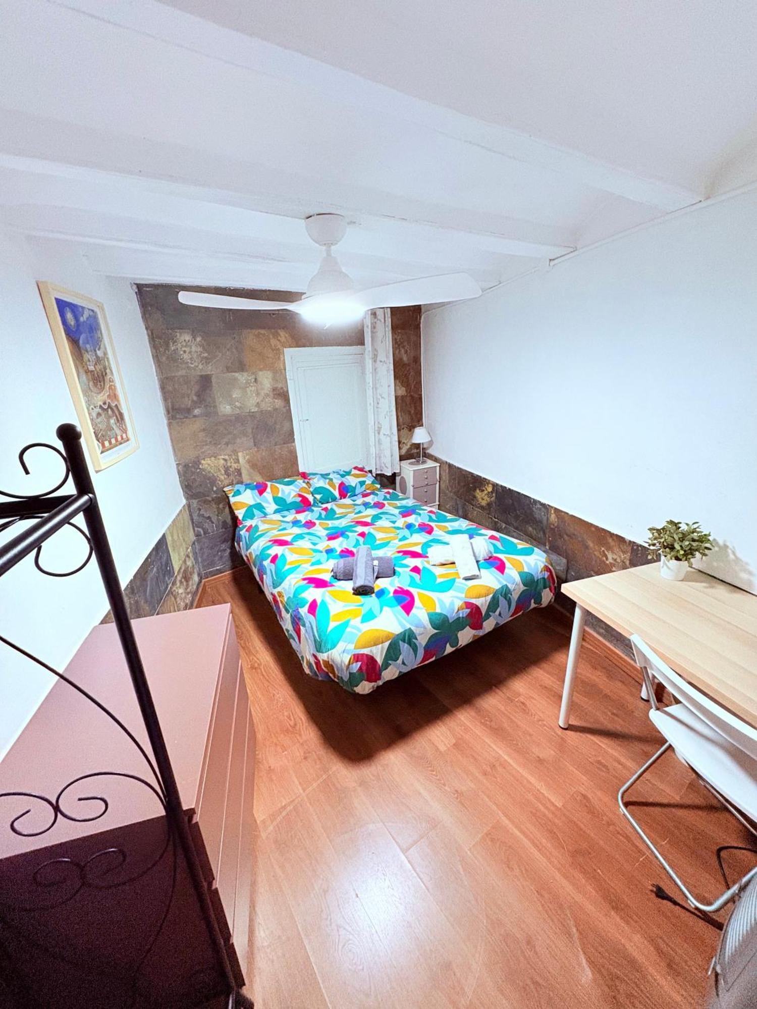 Stunning Flat For 6 People 3 Blocks From The Beach Plus Welcome Breakfast Barcelona Buitenkant foto