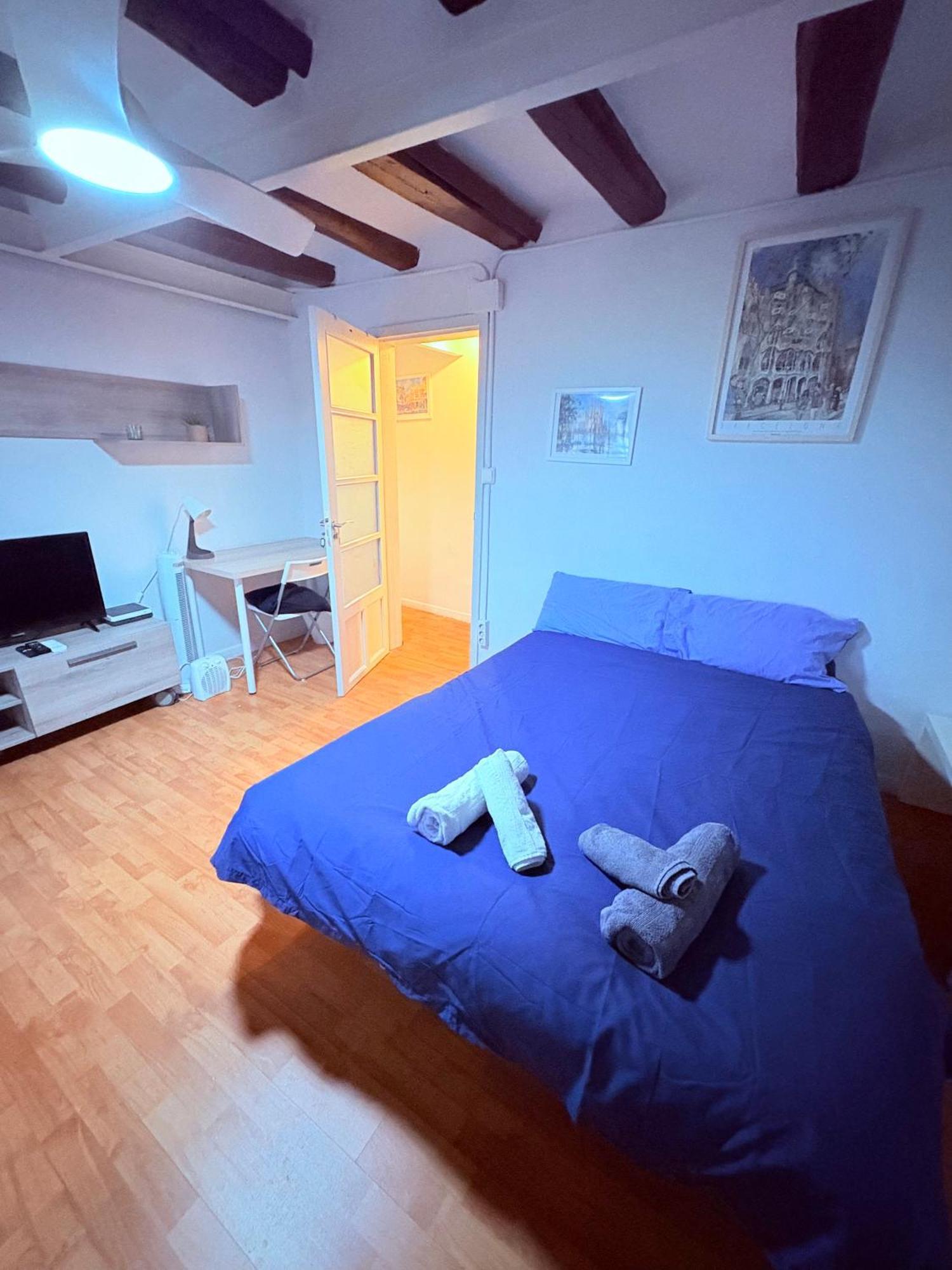 Stunning Flat For 6 People 3 Blocks From The Beach Plus Welcome Breakfast Barcelona Buitenkant foto